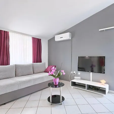 Neja By Interhome Loborika