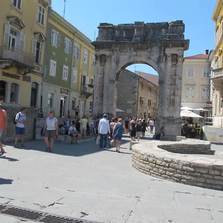 Holiday Neja